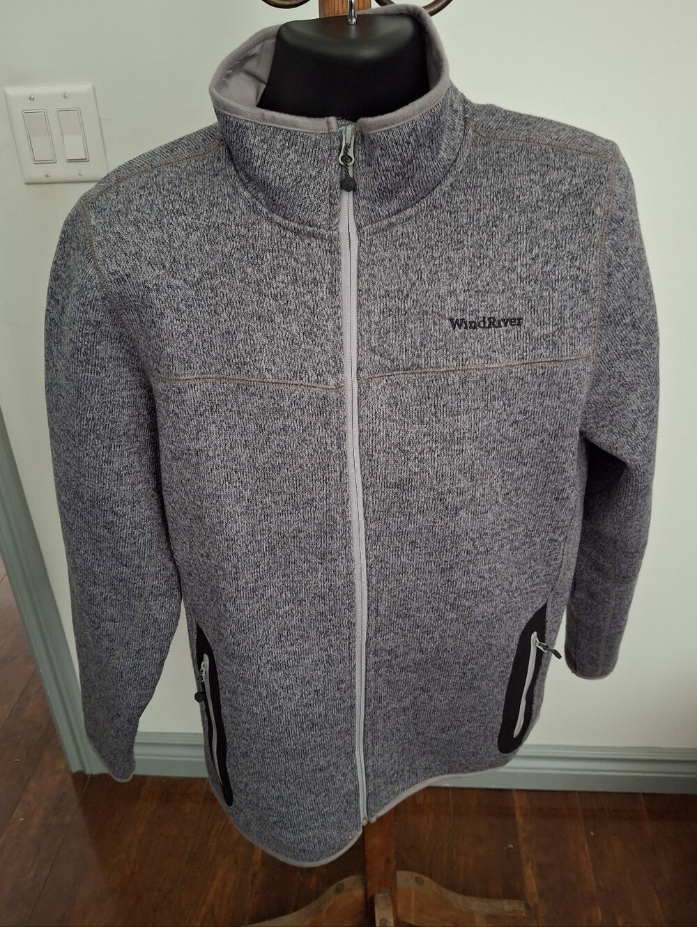WindRiver NWOT Men's Lightweight Gray Full-Zip Shirt Jacket. T-Max Heat- Mens L.